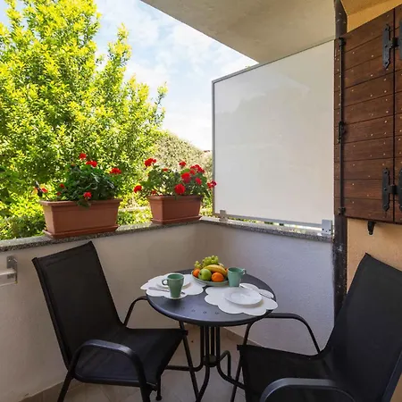 Apartman In With One-bedroom 28 *