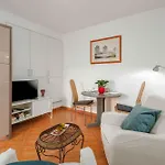 In With One-bedroom 28 דירה
