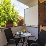 דירה In With One-bedroom 28 *