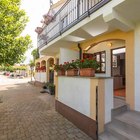 Apartment In With One-bedroom 28 Porec